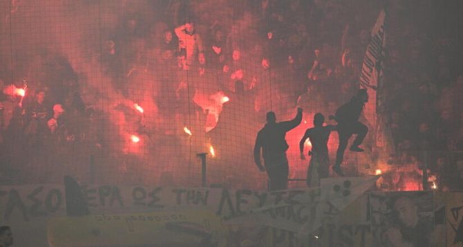 Νέο οπαδικό επεισόδιο στο Πέραμα – Ξυλοκόπησαν οπαδό της ΑΕΚ και τον άφησαν αιμόφυρτο στο έδαφος