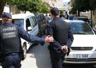 Τύρναβος: Νεαρή έπεσε θύμα ομαδικού βιασμού από ανήλικους – Τέσσερις συλλήψεις