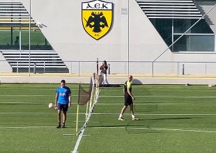 Το έριξαν στο… ποδοτένις στα Σπάτα (vid)