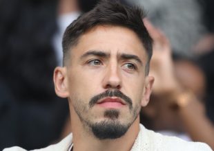 Ο Σιμόες πήρε θέση στην κερκίδα και αποθεώθηκε (video)