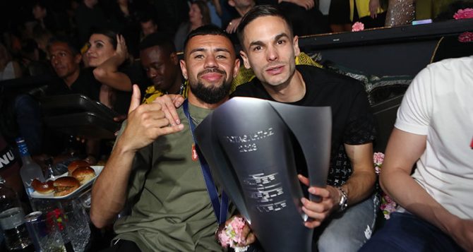 Το τρόπαιο της Πρωταθλήτριας ΑΕΚ επέστρεψε… σπίτι (ΦΩΤΟ)