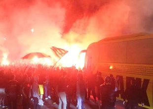 Χιλιάδες φίλοι της ΑΕΚ υποδέχτηκαν τους Νταμπλούχους