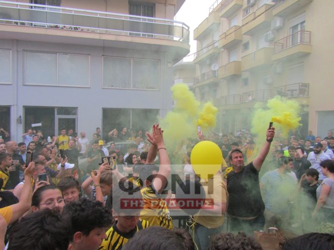 Χαμός και στην Κομοτηνή για τα τρόπαια της ΑΕΚάρας (vids, pics)