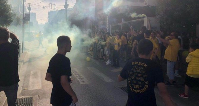 Πανζουρλισμός και στο Αίγιο για τις κούπες της ΑΕΚάρας (PHOTOS+VIDEO)