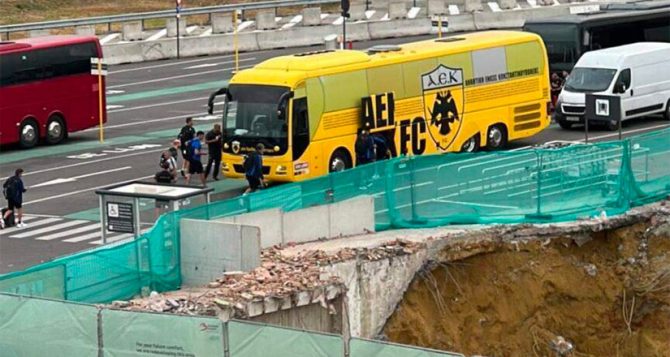 Έφτασε Βρυξέλλες η ΑΕΚ (VID) Έφτασε Βρυξέλλες η ΑΕΚ (VID)