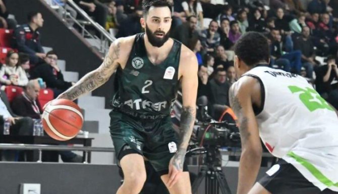 Κοντά στον Άλεξ Πέρες για πλεϊμέικερ η Βασίλισσα
