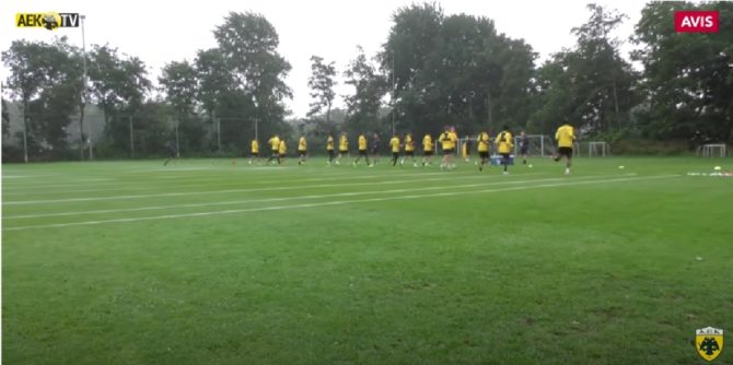 Η βροχερή προπόνηση της ΑΕΚ στην Ολλανδία (VIDEO)