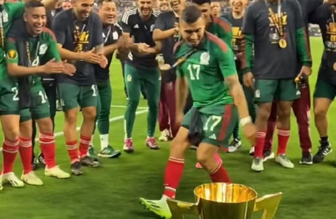Ο χορός του Πινέδα μετά την κατάκτηση του Gold Cup (VIDS)
