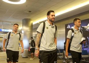 Άψογη υποδοχή στην Τραπεζούντα – Έπαιξε ο ύμνος της ΑΕΚ