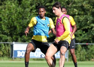 Σε ρυθμούς «Φόρτσα ΑΕΚΑΡΑ» η προπόνηση στο γυμναστήριο (VID)