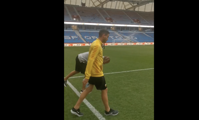 Η άφιξη της ΑΕΚ στο Σενόλ Γκιουνές (VID)