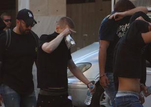 Άγνοια δηλώνουν οι συλληφθέντες: «Απλοί περαστικοί»
