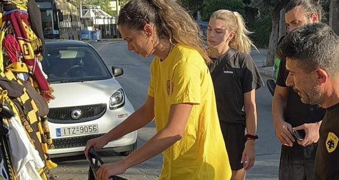 Φόρος τιμής στον Μιχάλη από την γυναικεία ομάδα βόλεϊ