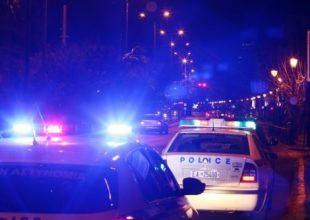 Επεισόδια με πυροβολισμούς τα ξημερώματα σε Άγιο Παντελεήμονα και Μενίδι – Τρεις τραυματίες