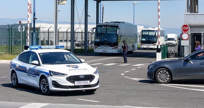 Υπό δρακόντεια μέτρα η άφιξη της ΑΕΚ στο Ζάγκρεμπ (ΦΩΤΟ)