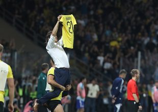Ο… deja vu πανηγυρισμός του Αλμέιδα, αλλά και η φανέλα του Μιχάλη ψηλά στον ουρανό (VID)