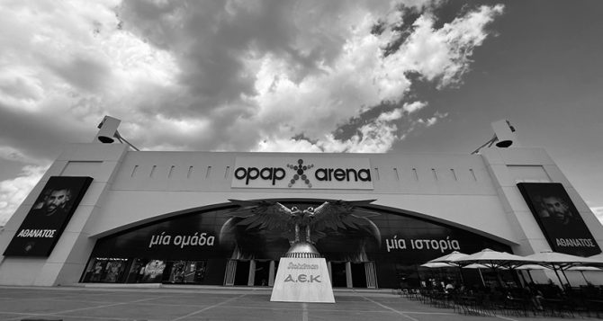 Ο Μιχάλης στις οθόνες έξω από την OPAP Arena – «Αθάνατος» (VID+PICS)