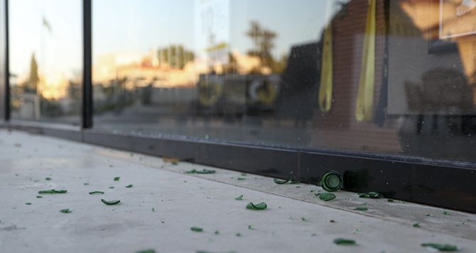 «Δεν είμαι ΑΕΚ, αλλά ουρλιάζω από οργή»: Συγκλονίζει η μαρτυρία γυναίκας που έτρεχε να σωθεί από τους χούλιγκαν