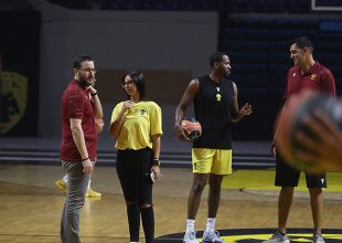 Η Βασίλισσα στο ΑΕΚ – Πανσερραϊκός
