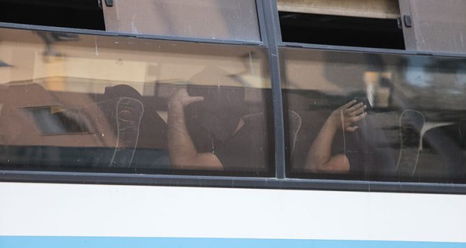 «Φασίστες, δολοφόνοι φάγατε το παιδί» – Χαμός όταν έφτασαν οι Κροάτες χούλιγκανς στα δικαστήρια