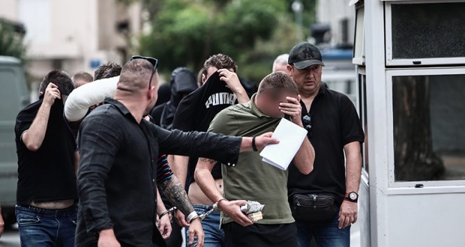 ΟΛΟΙ ΜΕΣΑ: Στην φυλακή οι 105 για τον φόνο Κατσούρη