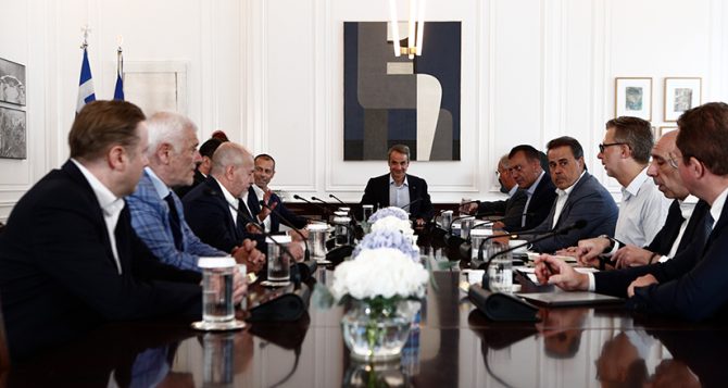 Οπαδική βία: Τη Δευτέρα οι επίσημες ανακοινώσεις – Παρών στη σύσκεψη στο Μαξίμου και ο διοικητής της ΕΥΠ Οπαδική βία: Τη Δευτέρα οι επίσημες ανακοινώσεις – Παρών στη σύσκεψη στο Μαξίμου και ο διοικητής της ΕΥΠ