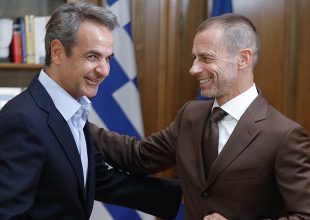 Συνάντηση Μητσοτάκη – Τσέφεριν στις 16/8, προσκλήθηκαν Μαρινάκης, Αλαφούζος, Μελισσανίδης και Σαββίδης