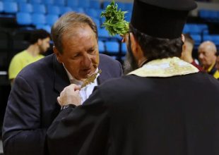 Aγιασμός στα Άνω Λιόσια παρουσία Αγγελόπουλου