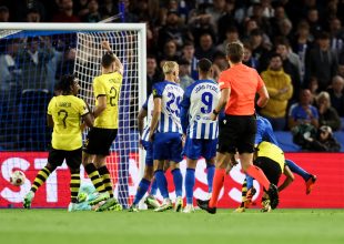 Με πέναλντι ξανά για το 2-2 η Μπράιτον (VID)