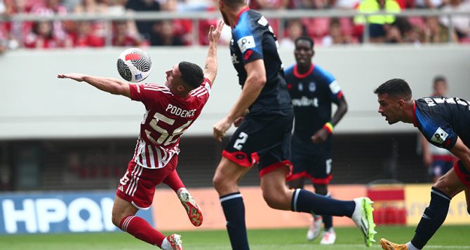 Όσο και να το βλέπεις: Ξανά και ξανά η κινηματογραφική βουτιά Ποντένσε (VID)