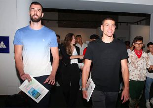 Ξανά δίπλα στα προσφυγόπουλα η Βασίλισσα