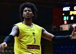 Η ενημέρωση της Βασίλισσας για Τίλμαν και Χολ