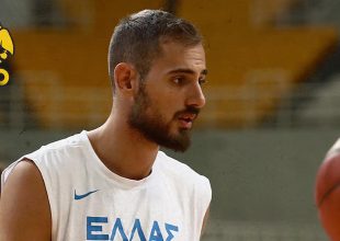 Τα «περαστικά» της Βασίλισσας στον Χατζηδάκη (ΦΩΤΟ)