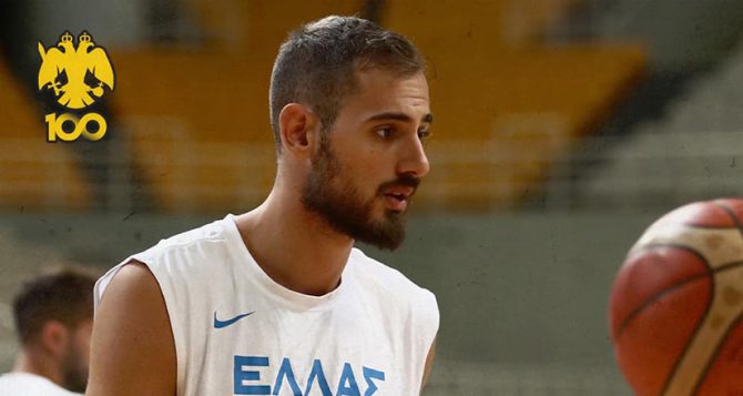 Τα «περαστικά» της Βασίλισσας στον Χατζηδάκη (ΦΩΤΟ)