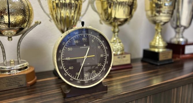 Tο ιστορικό χρονόμετρο του έπους ’68 επέστρεψε στο σπίτι της ΑΕΚ  (ΦΩΤΟ)