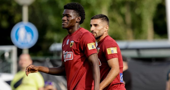 Το Ιράν των Χατζισαφί Μοχαμάντι κόντρα στην Αγκόλα του Ζίνι