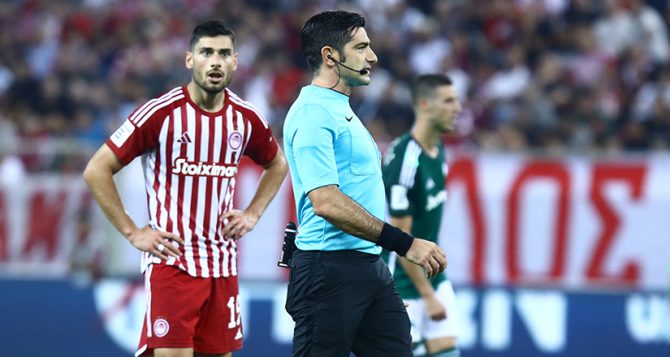 Φύλλο Αγώνα Ολυμπιακός – Παναθηναϊκός: «Και οι δύο ομάδες πίεζαν τον γιατρό να αλλάξει απόφαση, έκρινα πως δεν μπορούσε να ξανά αρχίσει ο αγώνας» Φύλλο Αγώνα Ολυμπιακός – Παναθηναϊκός: «Και οι δύο ομάδες πίεζαν τον γιατρό να αλλάξει απόφαση, έκρινα πως δεν μπορούσε να ξανά αρχίσει ο αγώνας»