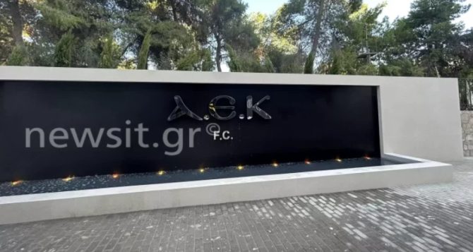 Η εντυπωσιακή αλλαγή έξω από τη θύρα VIP στην Αγιά Σοφιά (VID)