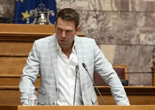 Εκπρόσωπος του Πατριαρχείου αποκάλεσε «γεροντοκόρη» τον Στέφανο Κασσελάκη