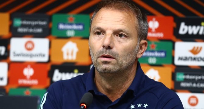 Στέιν: «Καλή και έμπειρη ομάδα η ΑΕΚ- Δεν υπάρχει φαβορί»
