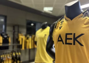 Η Βασίλισσα προανήγγειλε τη νέα της εμφάνιση (VID)