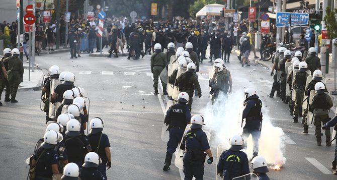 Δώδεκα συλλήψεις πριν τους αγώνες της ΑΕΚ και του ΠΑΟΚ Δώδεκα συλλήψεις πριν τους αγώνες της ΑΕΚ και του ΠΑΟΚ