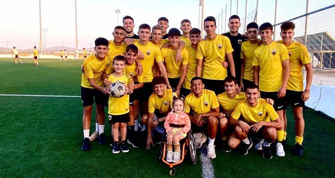 ΑΕΚ: Η μικρή Ολίβια φιλοξενήθηκε στα Σπάτα (pics)