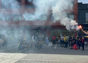 Αποθεώθηκε η ΑΕΚ βγαίνοντας από το ξενοδοχείο (VIDS)