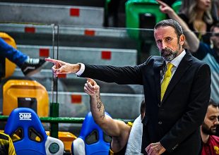 Πλάθα: «Είμαστε η ΑΕΚ – Νίκη με Ολυμπιακό»