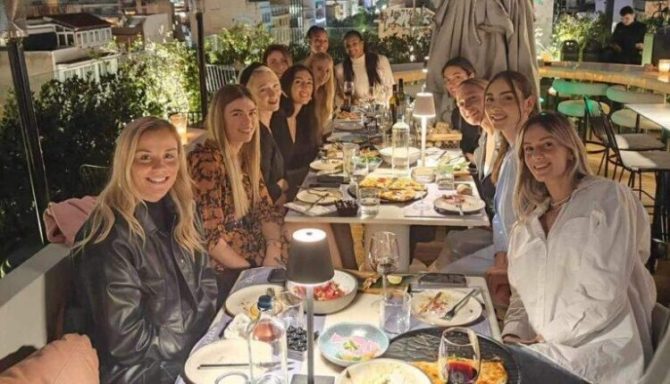 Βόλεϊ Γυναικών: Δείπνο της ομάδας με θέα την Ακρόπολη