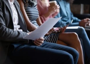 Ανεργία: Σε μονοψήφιο ποσοστό για πρώτη φορά από το 2009 – Στο 9,6% τον Οκτώβριο