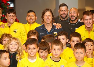 Η Ακαδημία ΑΟ Ανατολής επισκέφτηκε το ξενοδοχείο της ΑΕΚ στα Ιωάννινα (ΦΩΤΟ – VID)