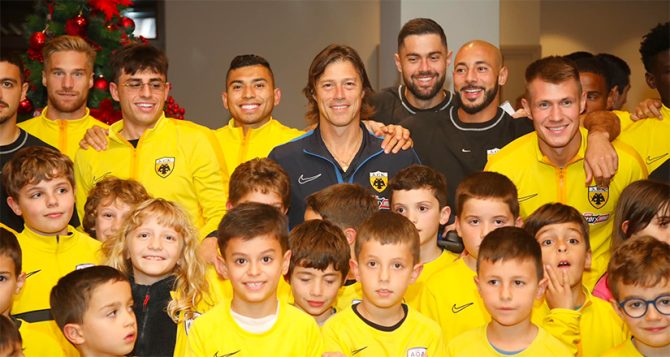 Η Ακαδημία ΑΟ Ανατολής επισκέφτηκε το ξενοδοχείο της ΑΕΚ στα Ιωάννινα (ΦΩΤΟ – VID)