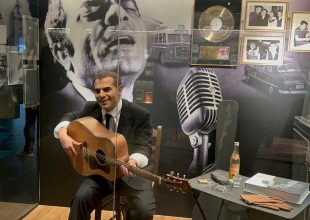 Τα κέρινα ομοιώματα του Στέλιου Καζαντζίδη και του Αριστοτέλη Ωνάση (vid/pics)